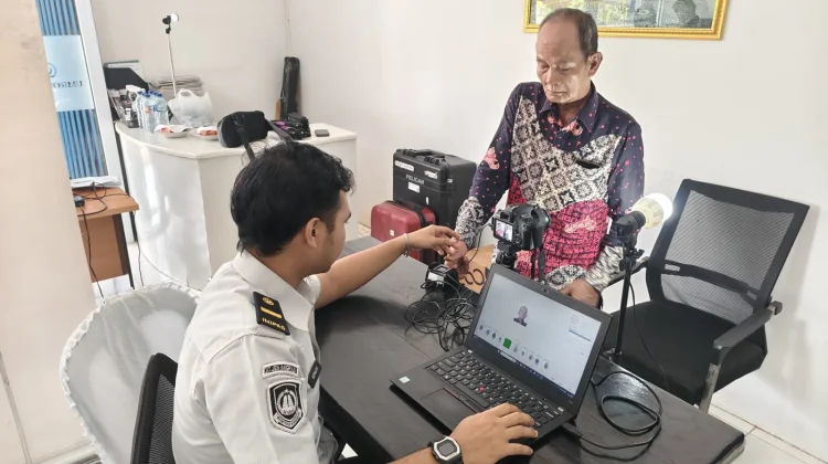 Imigrasi Kotabumi Hadirkan Layanan Eazy Paspor, Layani 63 Calon Jemaah Umrah