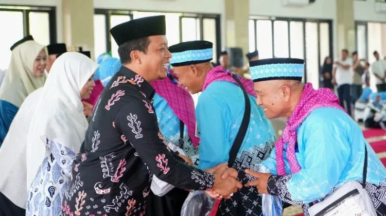 Ratusan Jemaah Calon Haji Pringsewu Diberangkatkan ke Tanah Suci