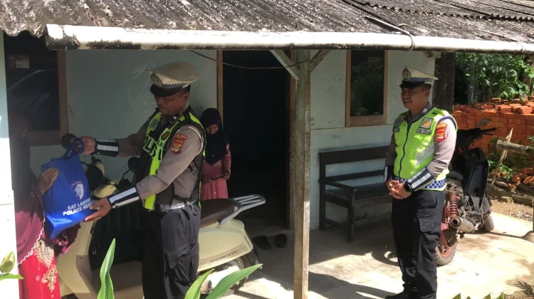 Program Tasi Berkah Presisi Sat Lantas Polres Mesuji Bantu Warga Setempat