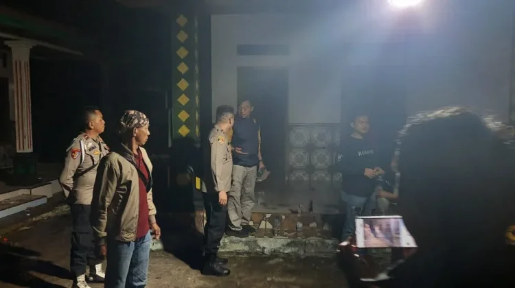 Massa Anarkis Bakar Pondok Pesantren di Mesuji