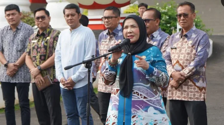 Walikota Bandarlampung Serahkan Mobil Operasional Puskesmas
