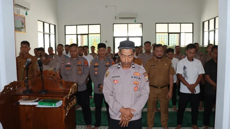 Polisi Gugur Ditembak saat Gagalkan Curanmor, Polres Pringsewu Gelar Salat Gaib