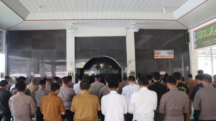 Polres Tanggamus Gelar Salat Gaib untuk Bripka Anumerta Arya Supena
