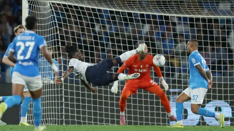 Gol Akrobatik Rowe Bikin Napoli Terancam Gagal ke Liga Champions