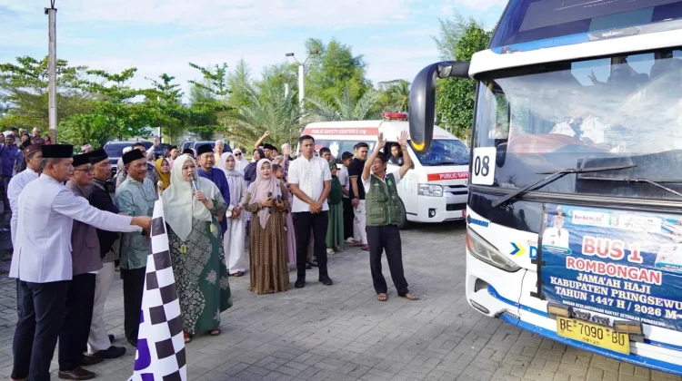 Calon Jemaah Haji Kloter 31 Asal Pringsewu Berangkat ke Tanah Suci