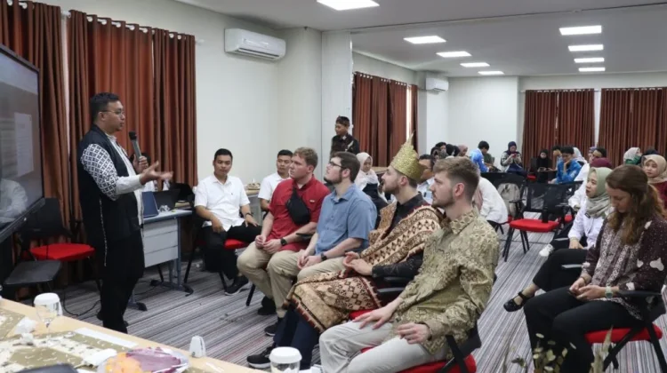 UIN Raden Intan Kenalkan Budaya Lampung ke Warga AS