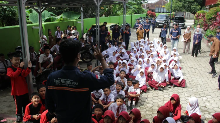ITERA Edukasi Keselamatan Perlintasan Kereta Api kepada Siswa Sekolah Dasar