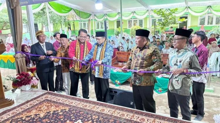 Kepala Kemenag Lamtim Resmikan Panggung Kreasi MIN 4 Lampung Timur