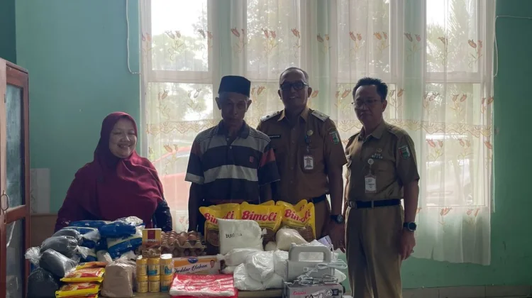 Kemensos Salurkan Bantuan ATENSI bagi Lansia dan Anak di Pesawaran
