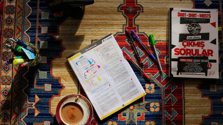 Menjamurnya "Studygram": Konten Estetik yang Ubah Gaya Belajar Remaja