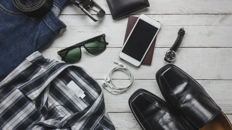 Dari Sneakers sampai Kemeja Linen, Ini Item Fashion Pria yang Lagi Banyak Diburu
