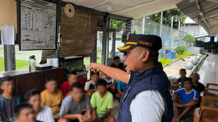 Ciptakan Lapas Bersih dari HALINAR, Lapas Narkotika Bandar Lampung Gelar Razia