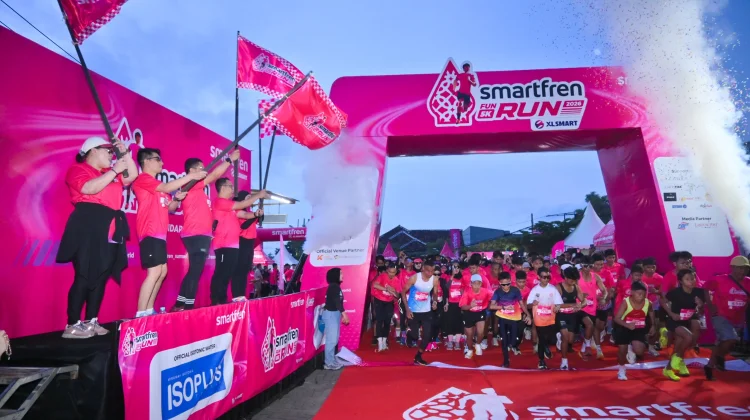 SMARTFREN Perkuat Jaringan di Lampung lewat Fun Run 2026