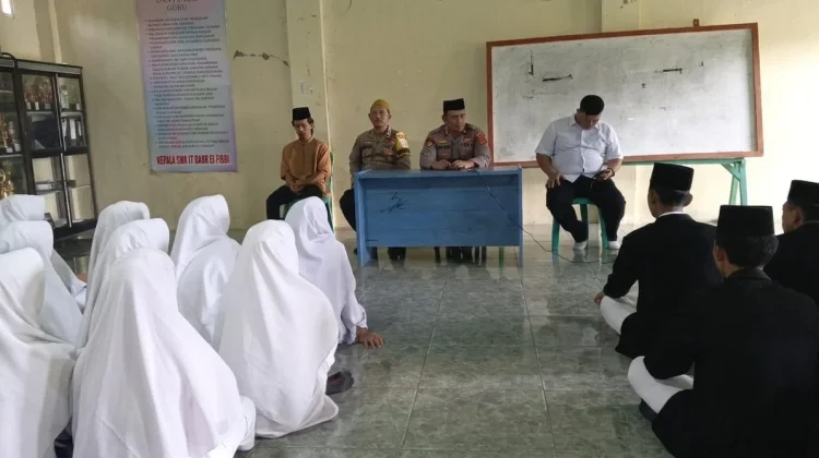 Polisi Mesuji Edukasi Santri Cegah Pelecehan Seksual