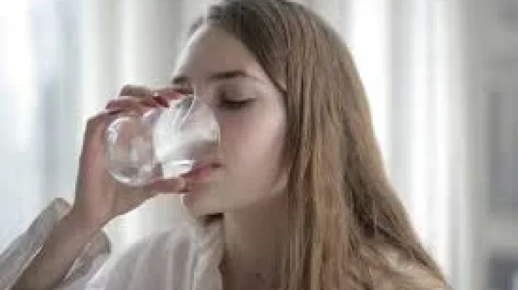 Manfaat Rutin Minum Air Putih setelah Bangun Tidur bagi Tubuh