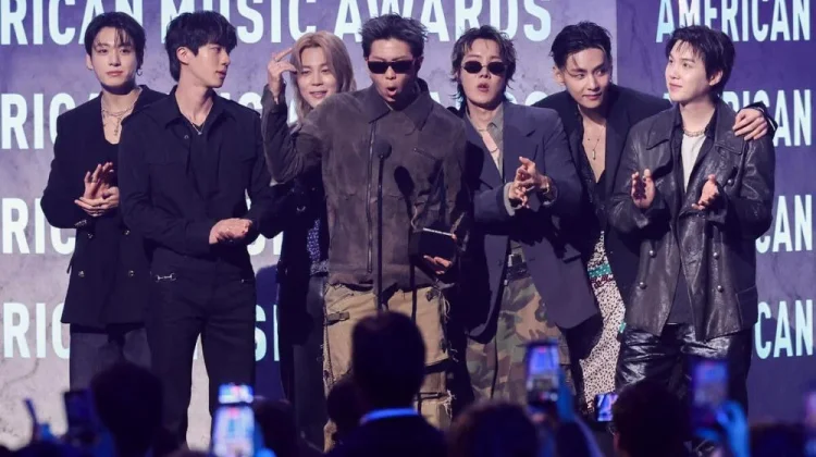 BTS Raih Artist of Year di AMA