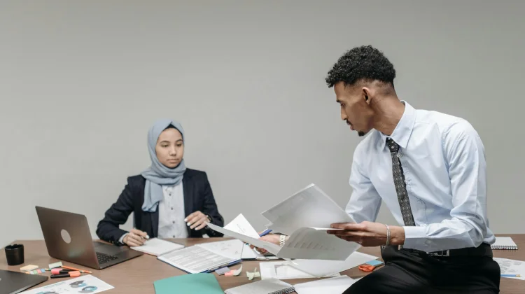 Job Hopping" di Kalangan Milenial: Strategi Naik Gaji Cepat atau Tanda Tidak Loyal?