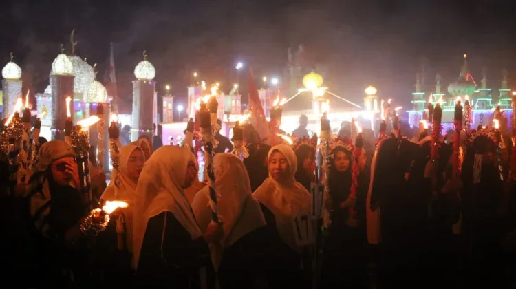 Festival 1000 Obor Semarakkan Malam Takbir Iduladha 1447 di Batang Hari