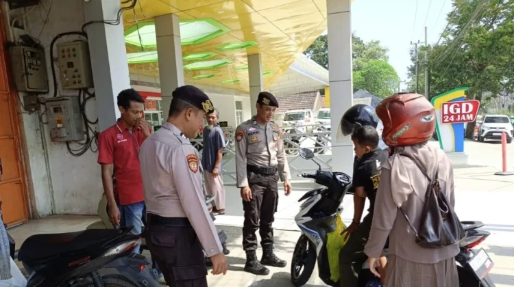 Gelar Patroli Dialogis, Personel Polres Metro Ajak Warga Jaga Keamanan