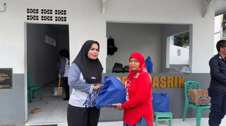Lapas Kelas I Bandar Lampung Salurkan Bantuan Sembako kepada Warga
