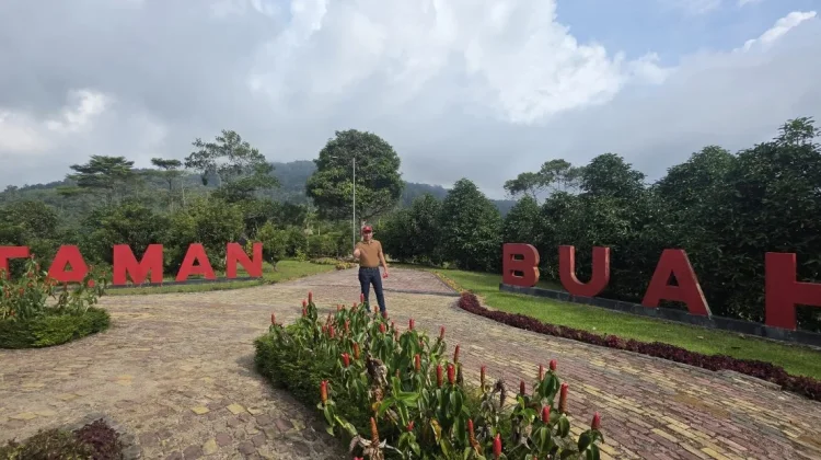 Bupati Parosil Promosikan Pesona Kebun Raya Liwa