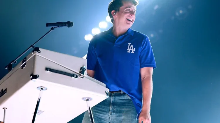 Charlie Puth Batalkan Konser karena Sakit Hati