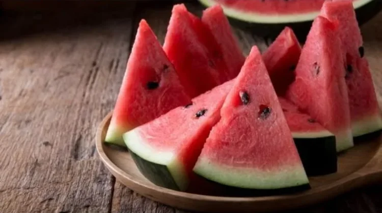Efek Samping Makan Semangka Terlalu Banyak yang Bisa Mengganggu Kesehatan