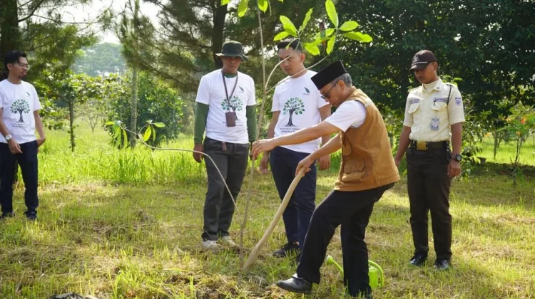 Perguruan Tinggi Negeri Barat Serentak Tanam Pohon Lingkungan