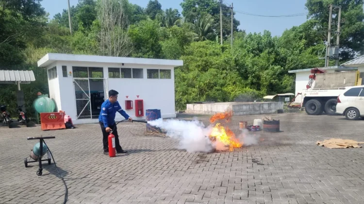 Pengelola Tol Bakter Gelar Simulasi Tanggap Darurat Kebakaran