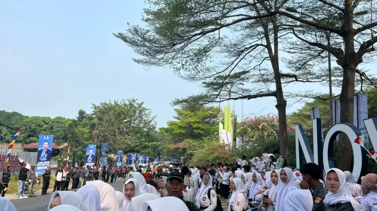 Warga Antusias Sambut Kedatangan Presiden Prabowo di Lampung