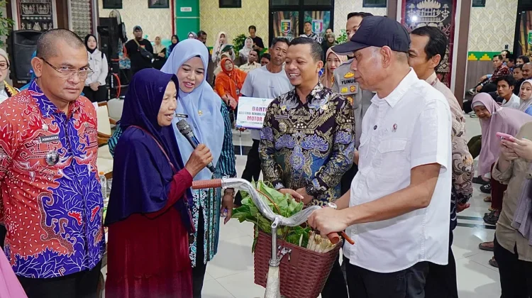 Kunjungi Pringsewu, Wamensos Usulkan Lansia Masuk Penerima MBG