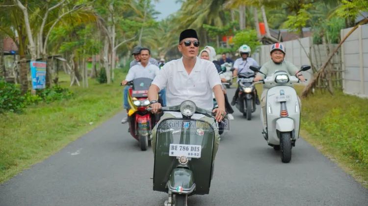Ratusan Vespa Jelajahi Keindahan Pesisir Barat