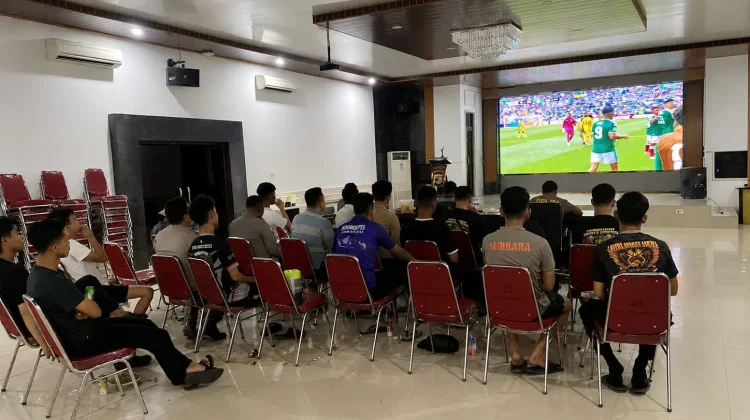 Nobar Piala Dunia Pererat Kedekatan Polisi dan Warga