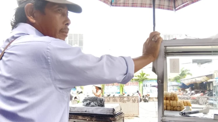 Kue Pancong Camilan Tradisional di Bandar Lampung yang Tetap Dicari