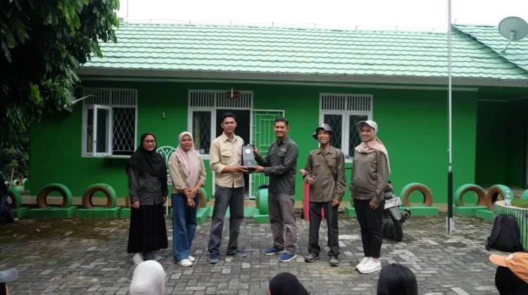 Pembelajaran Lapangan Ungkap Potensi Usaha Budidaya Madu
