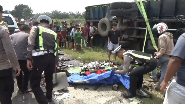 Tiga Truk Boks Terlibat Kecelakaan di Lampung Selatan, Dua Orang Meninggal Dunia