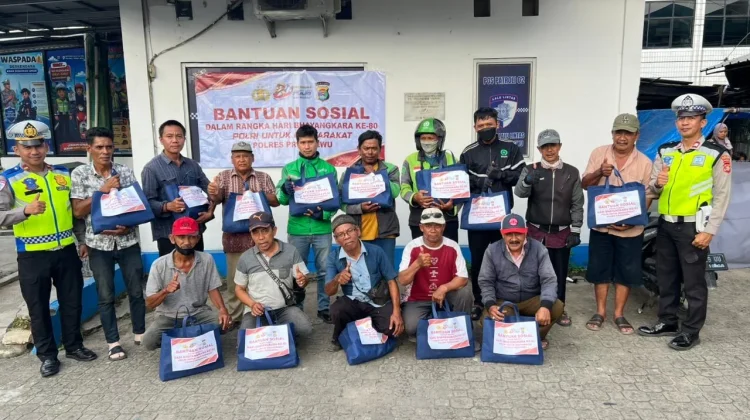 Bantuan Sembako Jadi Angin Segar Bagi Ojek di Pringsewu
