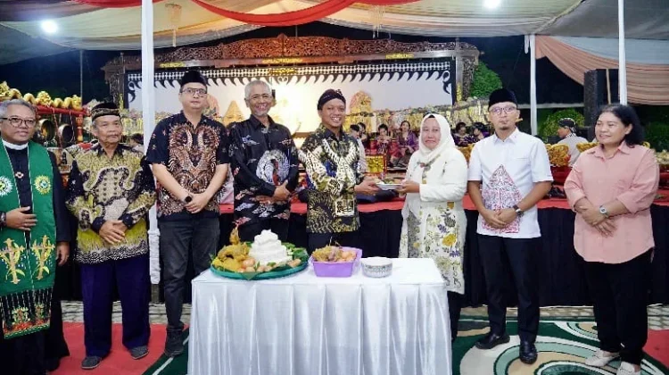 Bupati Pringsewu Sebut Wayang Kulit Bukan Sekadar Hiburan