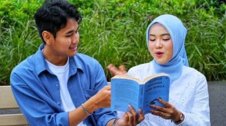 Menjamurnya Komunitas "BookTok" di Dunia Nyata: Kebangkitan Minat Baca Fisik Remaja