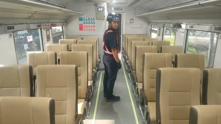 KA Rajabasa Gunakan Kereta Ekonomi Premium, Tarif Tetap Rp32.000