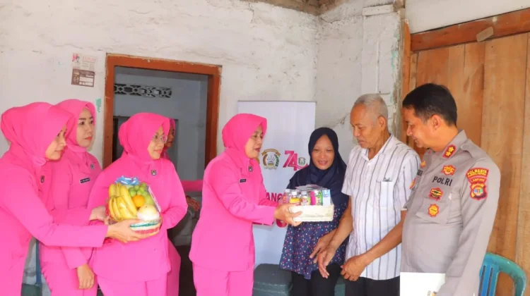 Hari Bhayangkara Jadi Momentum Berbagi untuk Purnawirawan dan Anggota Sakit