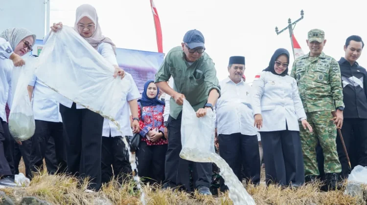 Gubernur Tebar 33 Ribu Bibit Ikan di Mesuji