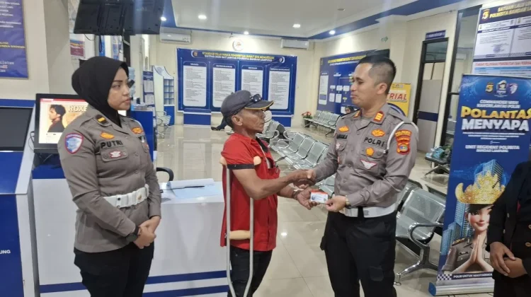 Penyandang Disabilitas di Bandar Lampung Terima SIM D Gratis di Hari Bhayangkara