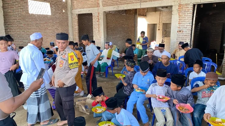 Ratusan Warga Padati Jumat Berkah Polsek Telukbetung Timur di Masjid At Aqwa