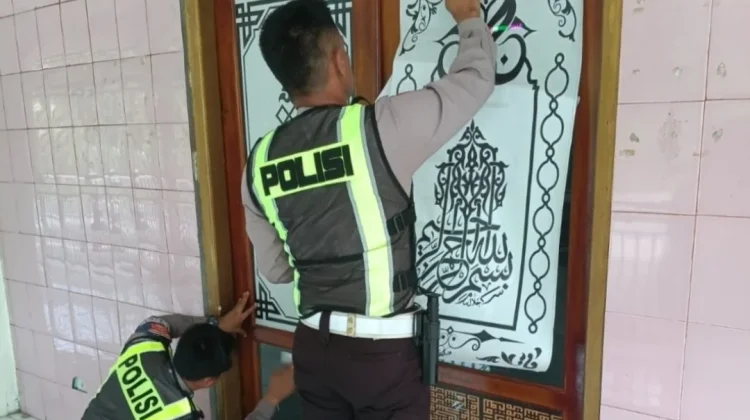 Satlantas Polres Pesisir Barat  Bakti Sosial di Masjid Hidayatul Mutaqodimin
