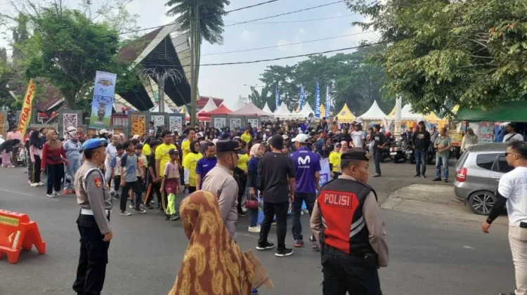 Polres Metro Amankan Jalan Sehat HUT Kota Metro
