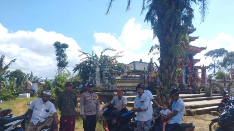 Polsek Sumberjaya Amankan Ibadah Hari Raya Kuningan Umat Hindu