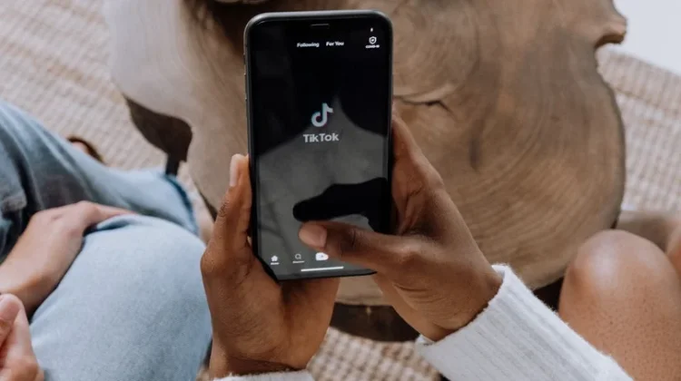 Pengaruh TikTok terhadap Gaya Hidup Remaja Masa Kini