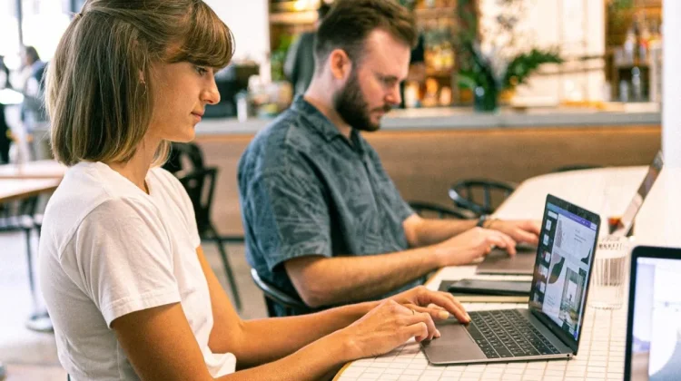 Kenapa Banyak Gen Z Lebih Suka Kerja Freelance