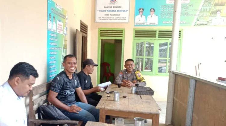Bhabinkamtibmas Pekalongan Gencar Sambang dan Ajak Warga Siskamling